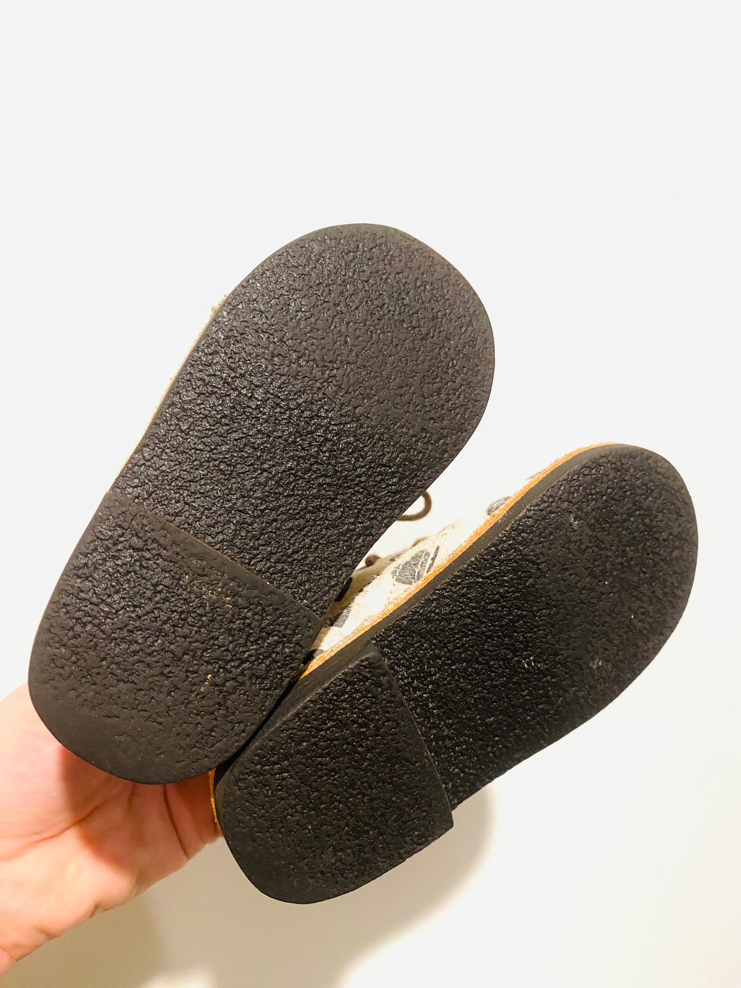 Country Road Leather Heart Shoes (EU22 / 1YR)