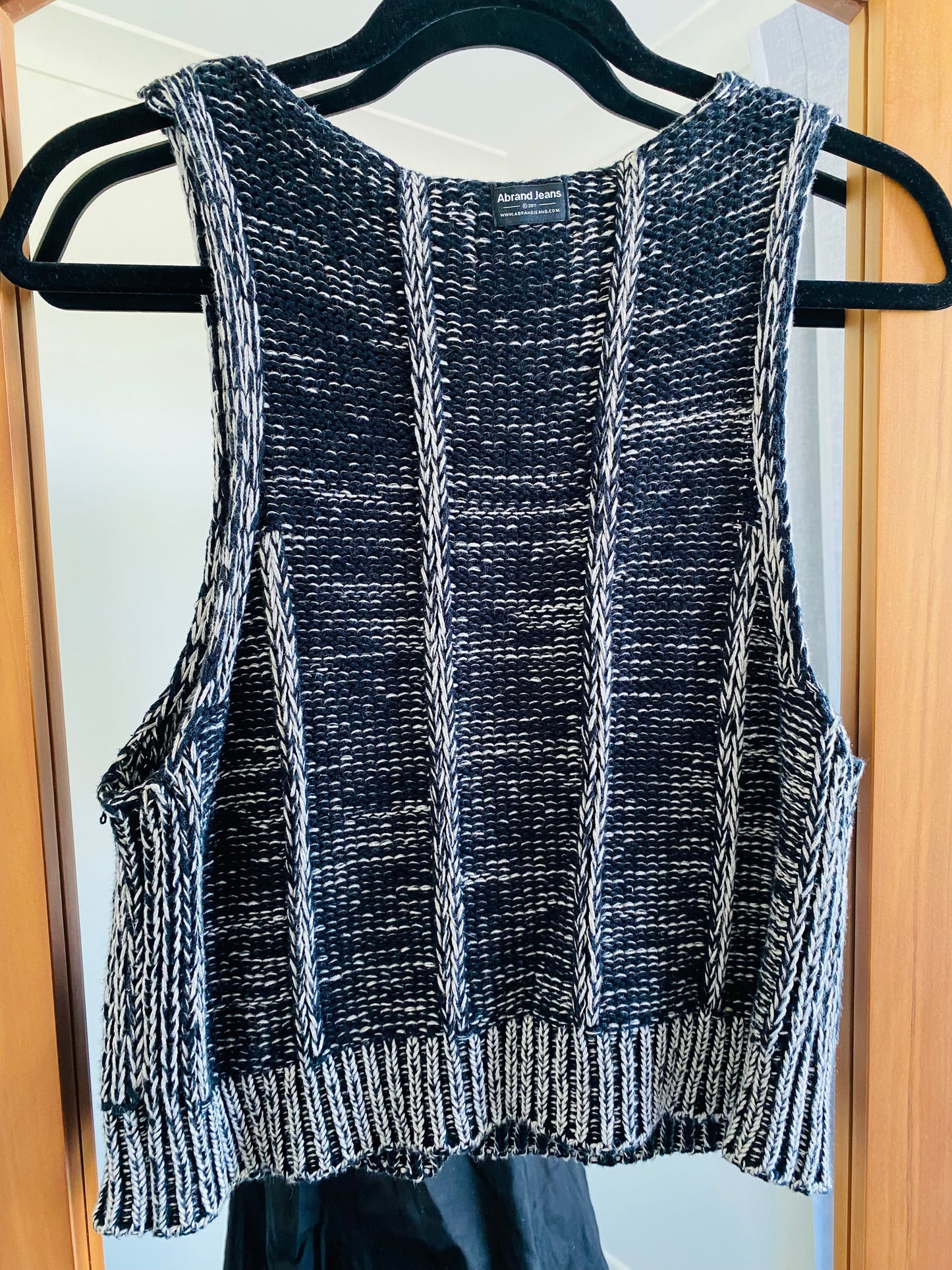 Abrand Black and White Knit Crop (L)