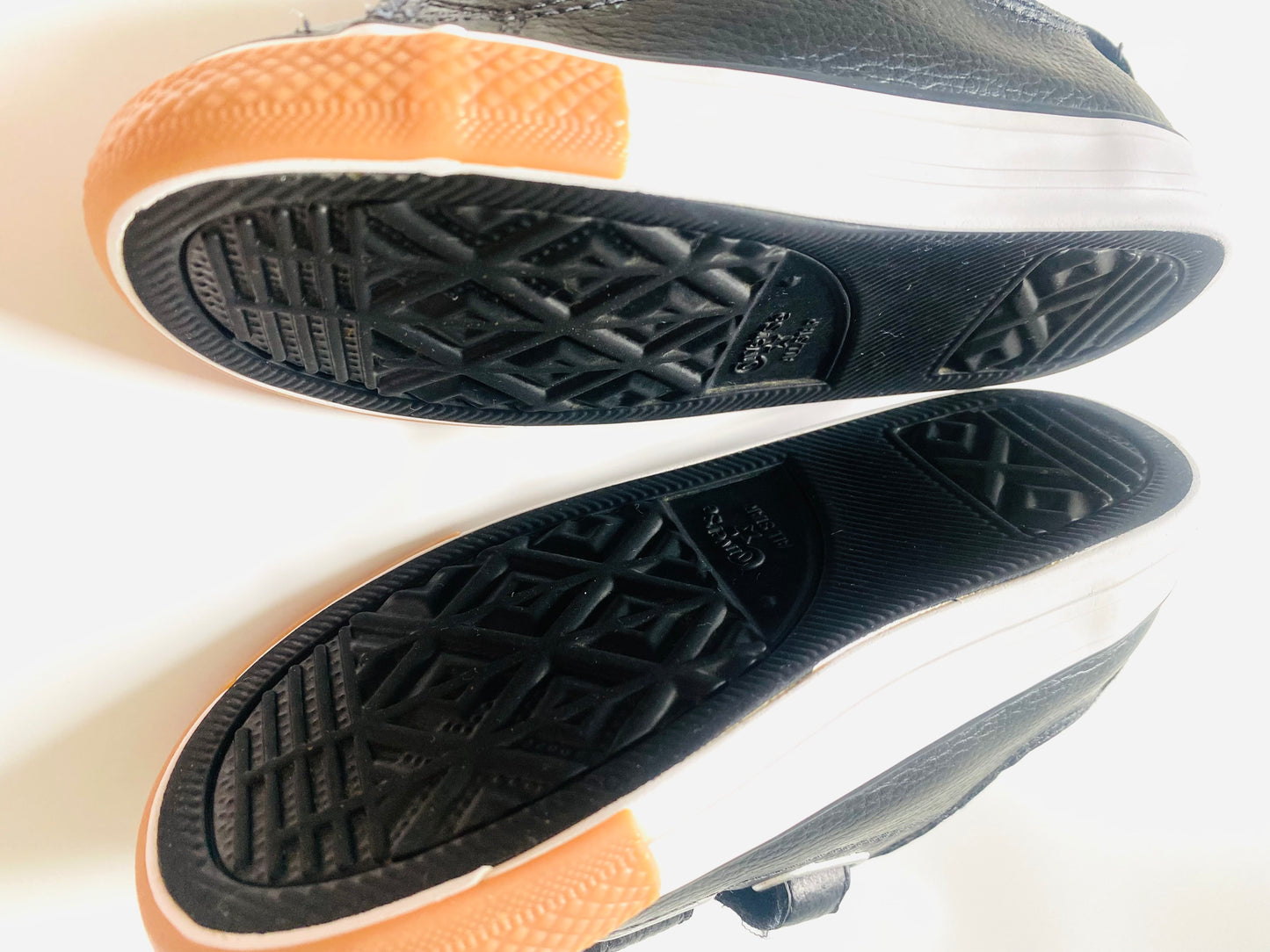 Converse Velcro Sneakers (3YR / 4YR)