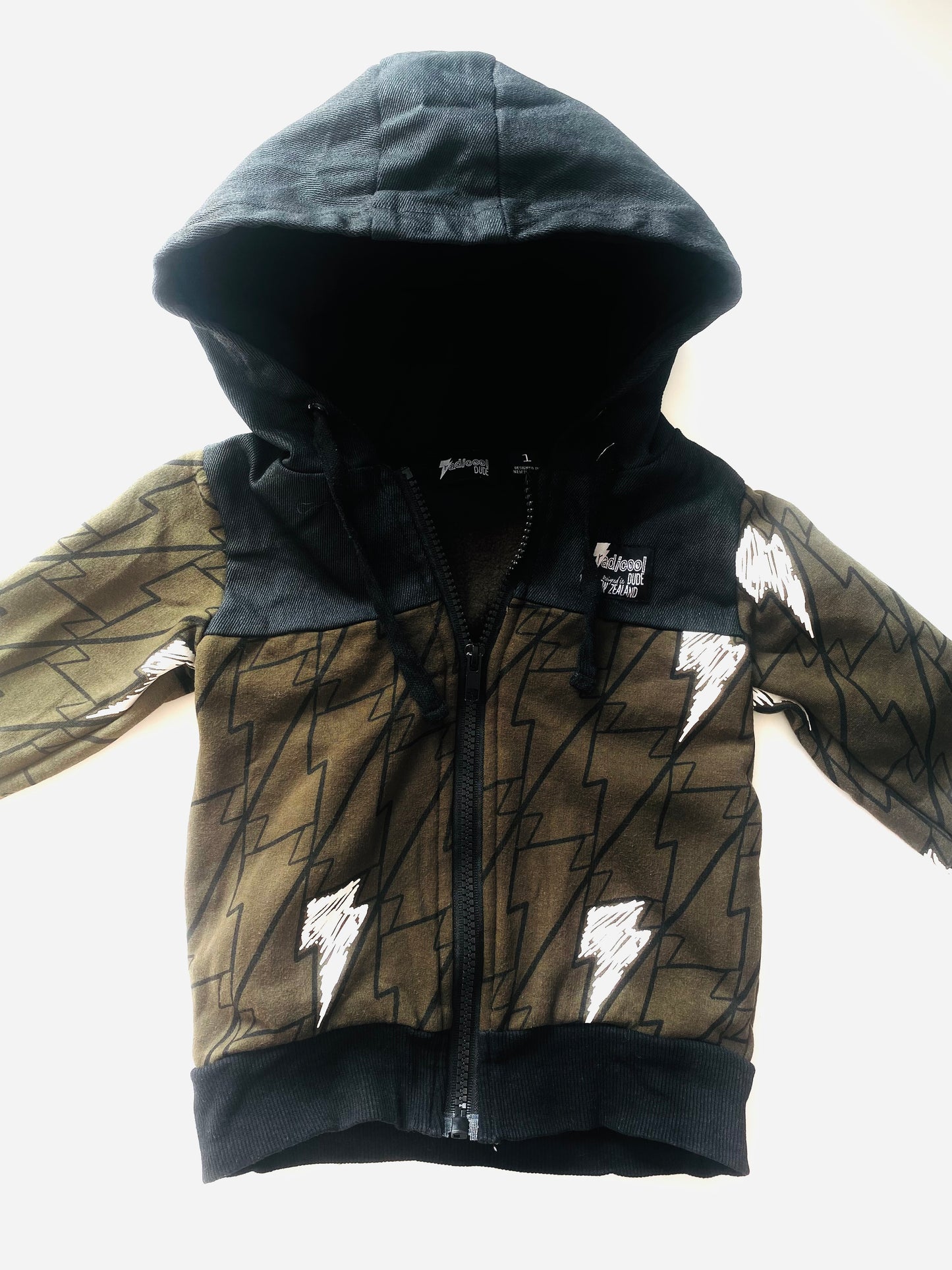 Kissed by Radicool Jacket (1YR)